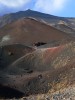 Etna: krter Sivlestri z r.1892 u chaty Sapienza, vzadu la Montagnola (2640m)